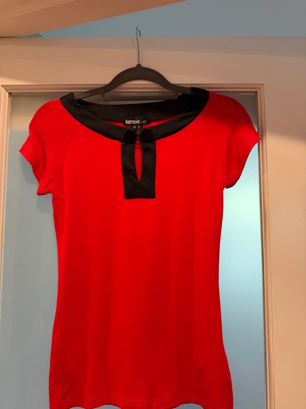 Kensie Red Short Sleeve Top with Black Accent